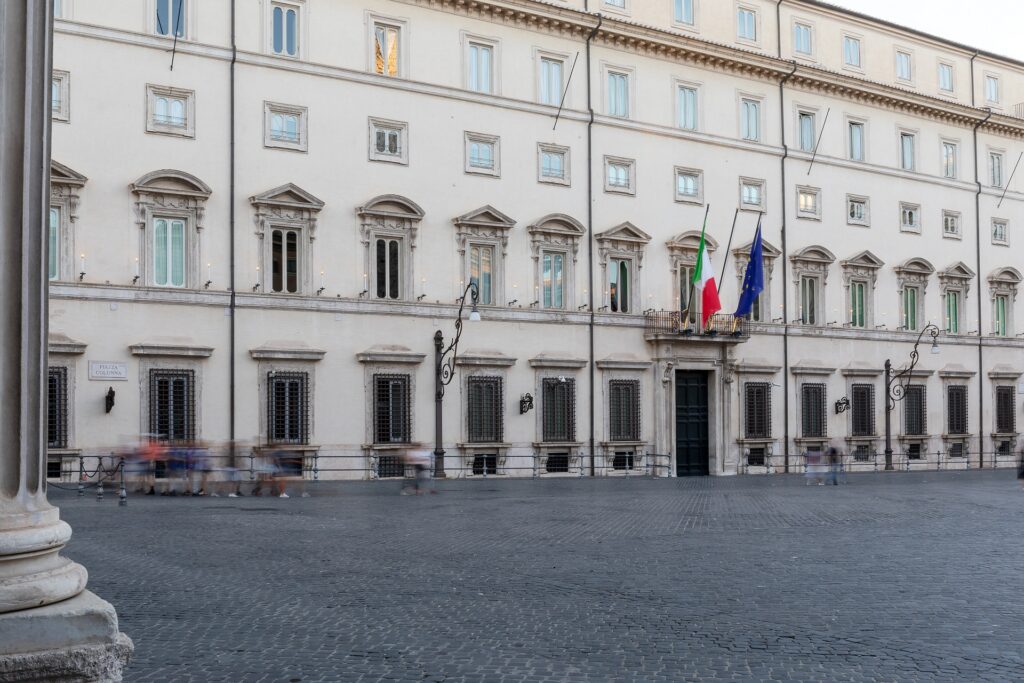 Dazi: Confesercenti-CER, possibile impatto negativo anche per i consumi delle famiglie, -11,9 miliardi di euro in due anni