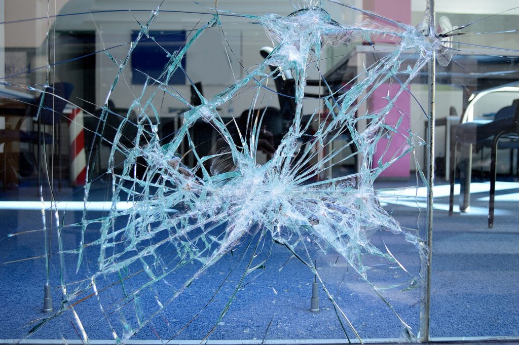 Disordini: Confesercenti, “Ferma condanna delle violenze e solidarietà agli imprenditori colpiti”